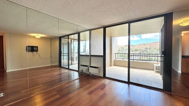 Building Photo - 2 BED/1 BATH/1 PRKG with Lanai & WASHER/DR... Unit 1503 Rental