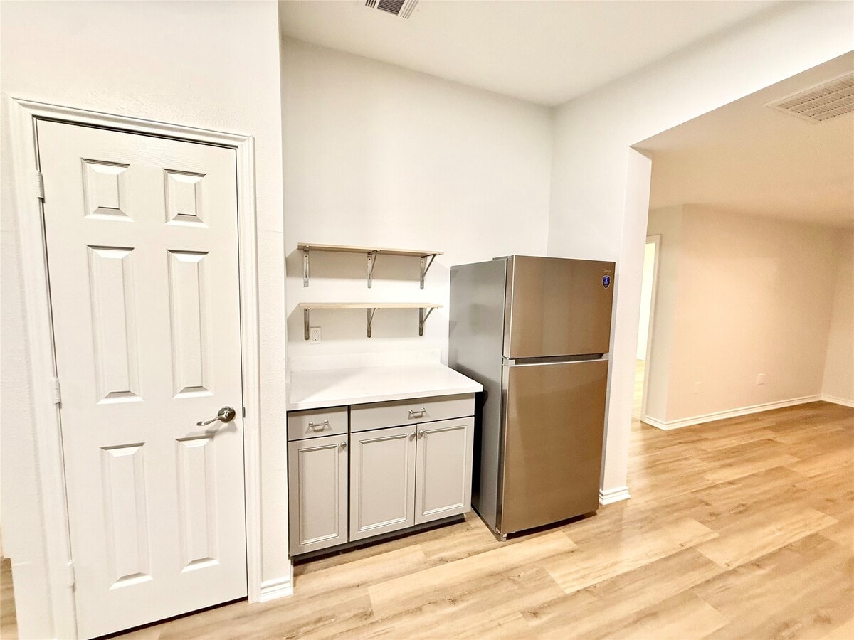 Photo - 2237 Wilburforce St