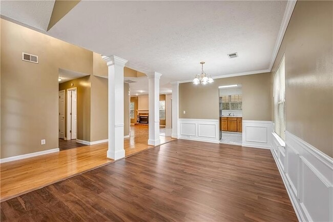 Photo - 4392 Windmoor Dr NW