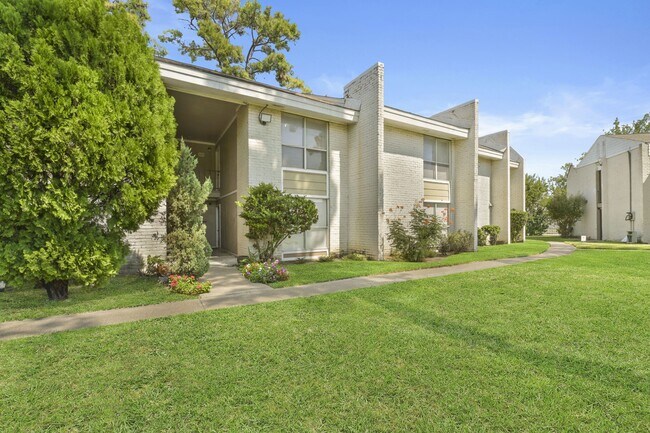 Photo - 1950 Spenwick Dr Unit 408