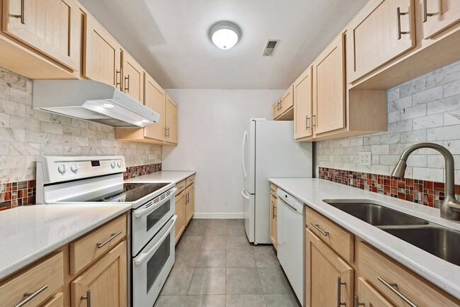 Photo - 1426 Stonebridge Cir Unit K3