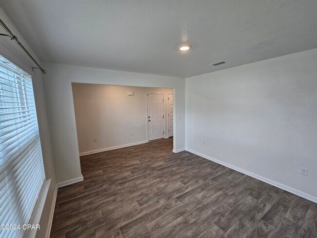 Photo - 504 Albert Meadow Ln