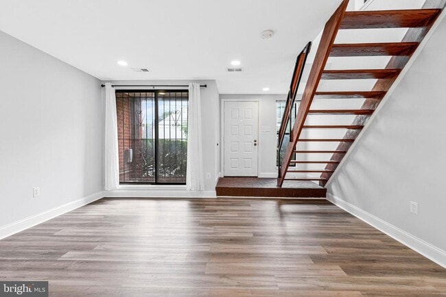 Photo - 2435 18th St NE