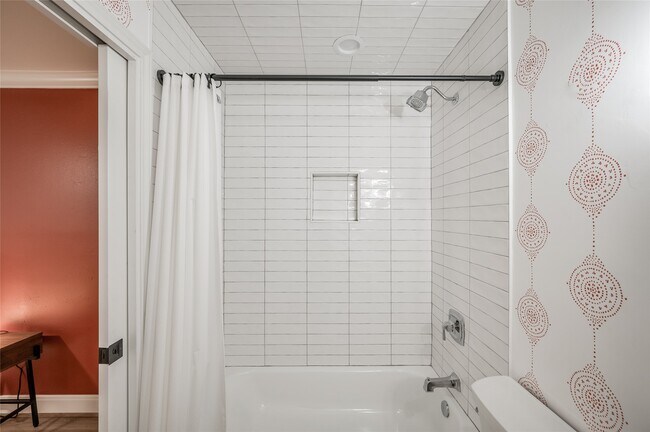 Building Photo - 14723 Barryknoll Ln Unit 107