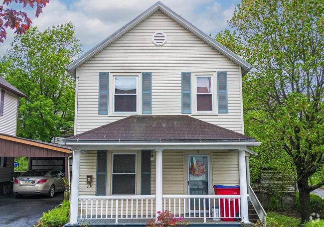 Building Photo - Large Newly Renovated 3 Bed/1 Bath Single ... Rental
