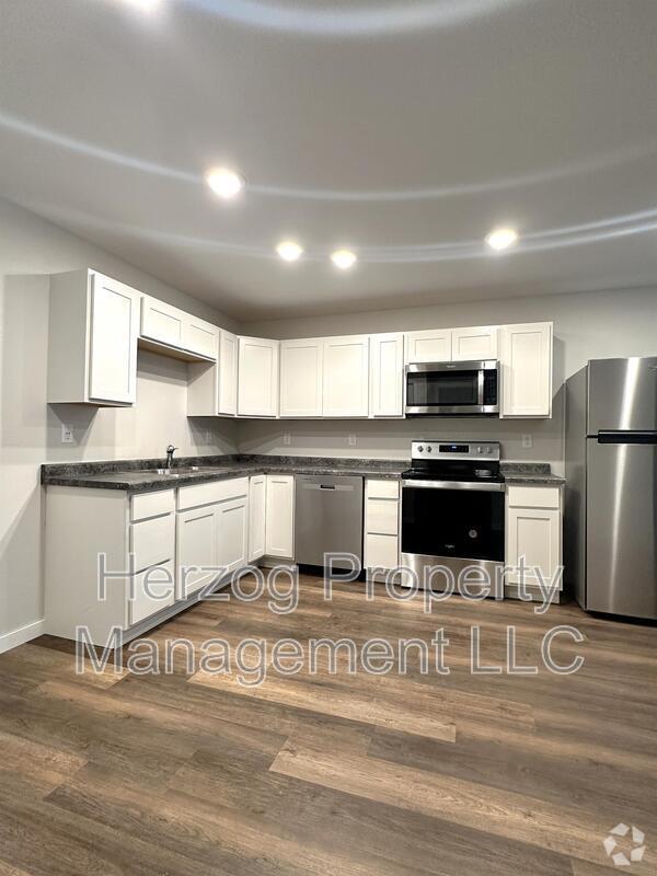 Building Photo - 1031 30th St NW Unit Apt 117