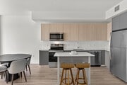 1BR, 1BA - 733SF - Kitchen