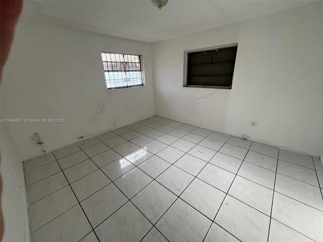 Photo - 887 W 29th St Unit 1
