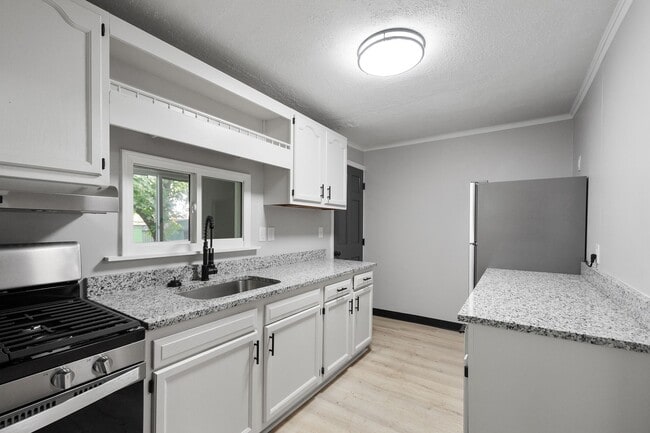 Building Photo - Stunning 2 bedroom home in Whitaker available January 15!