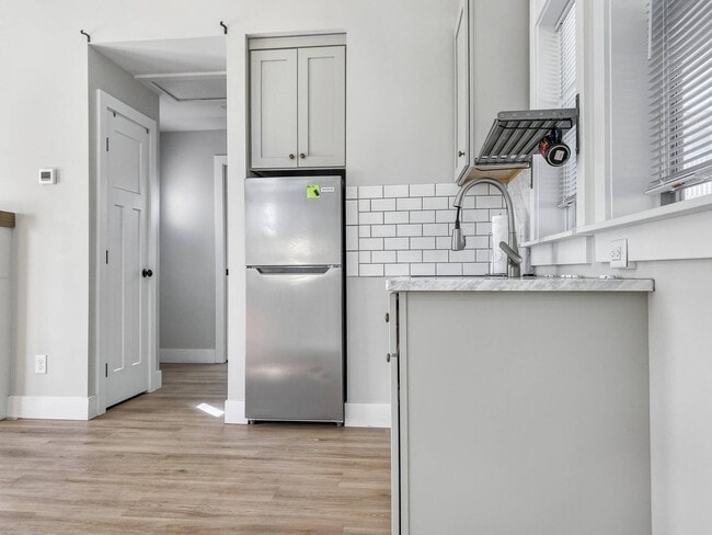 Photo - 231 W 17th St