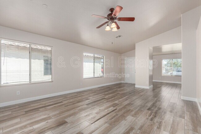 Photo - 15820 W Monroe St