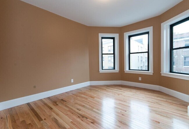 Photo - 6 Lothian Rd Unit 3