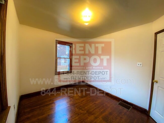 Photo - 1815 S Helfrich Ave