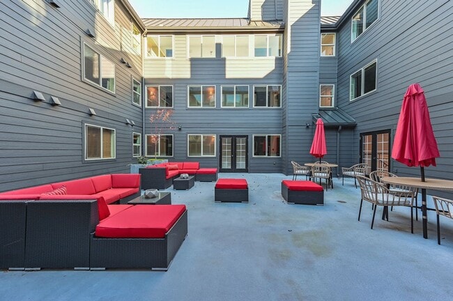 Photo - Ivy Court Apartments