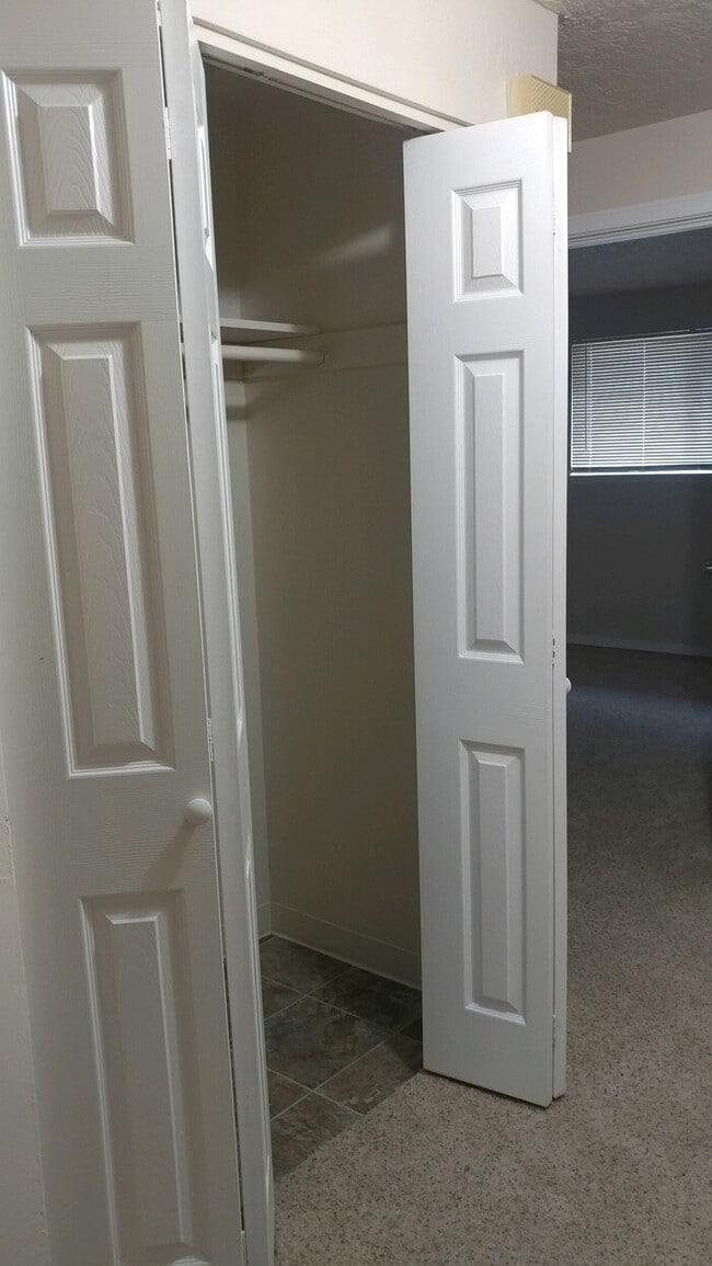 Photo - 62 E Hemlock Ct