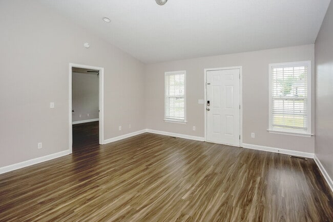 Photo - 105 Birch Ct