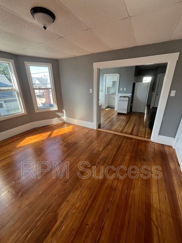 219-221 Ashley Blvd. - 219-221 Ashley Blvd. Condo Unit 2S