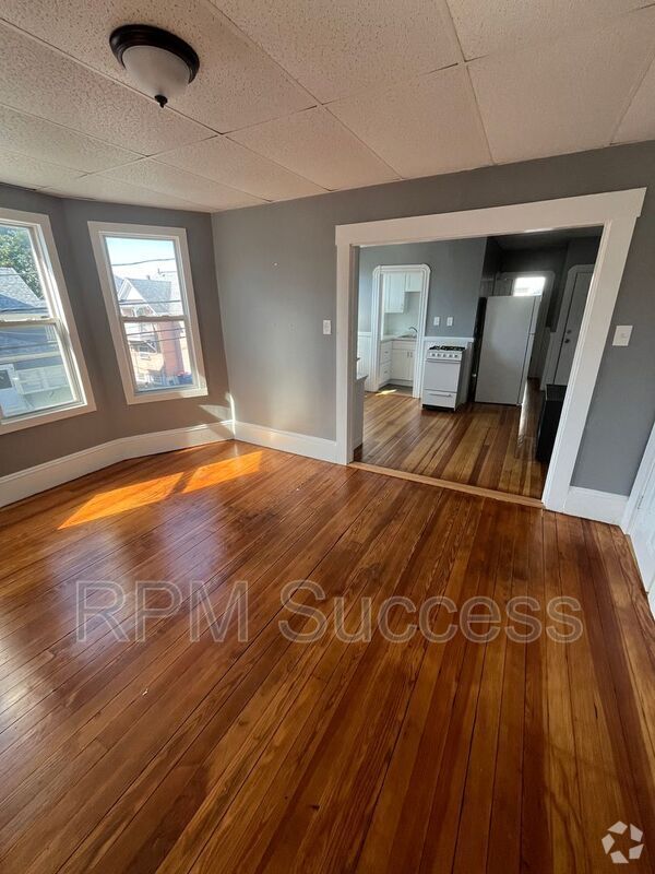 Building Photo - 219-221 Ashley Blvd. Unit 2S Rental
