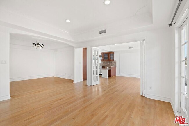 Photo - 11723 Mayfield Ave Unit 5