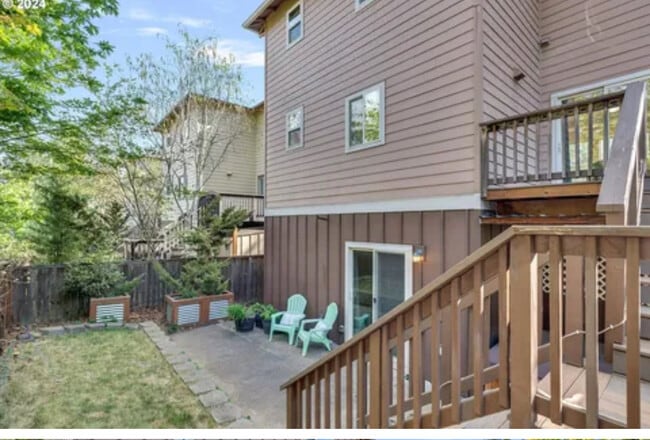 Building Photo - 239 Mt. Rainier Loop Rental