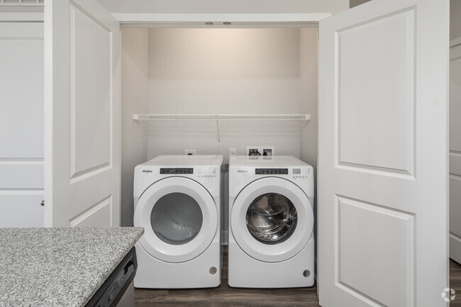 2BR, 2BA - 1,041SF