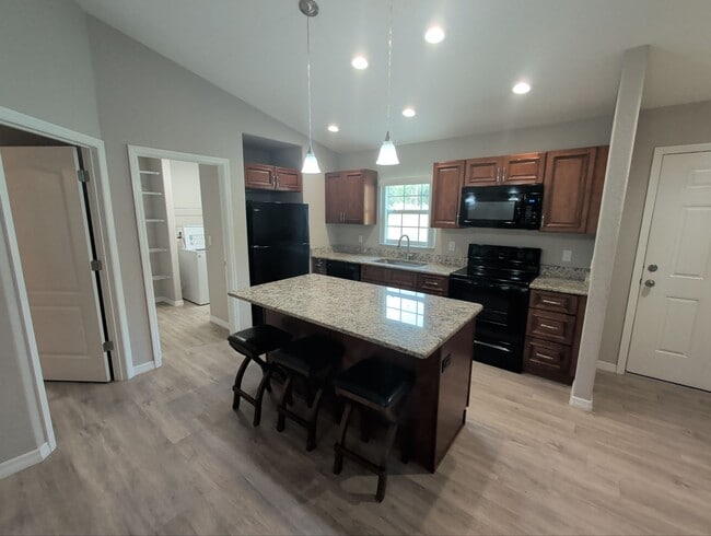 Building Photo - 9531 N Travis Dr Unit 9531 N Travis Dr
