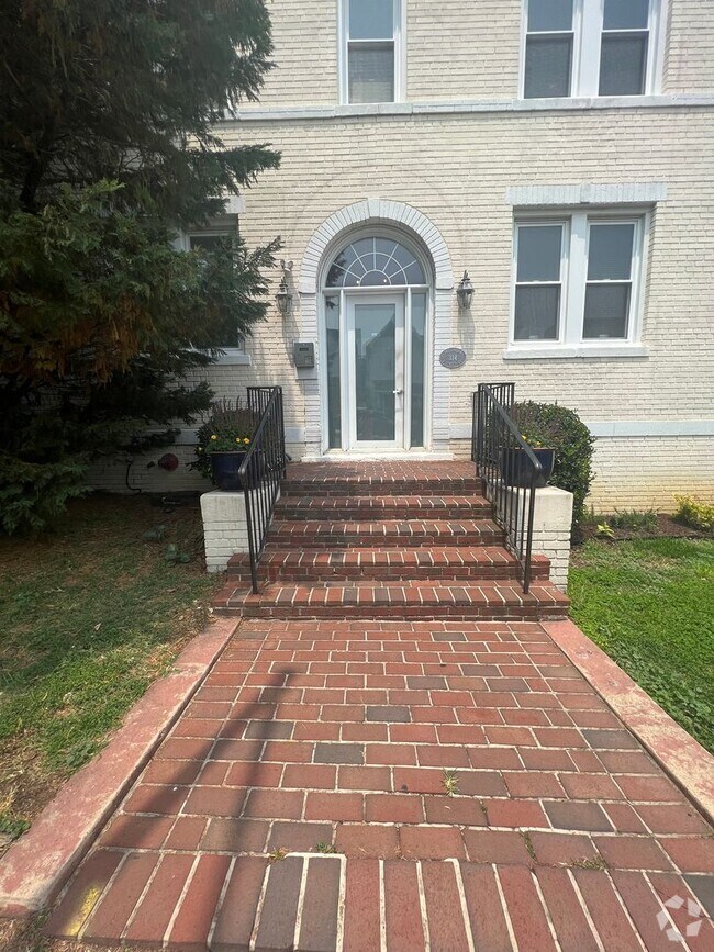 Building Photo - Charming 1-Bedroom in Eckington, DC – Prim... Unit 204 Rental