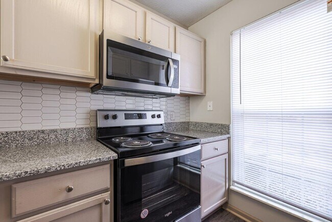 Eastpointe Lakes Apartments and Townhomes