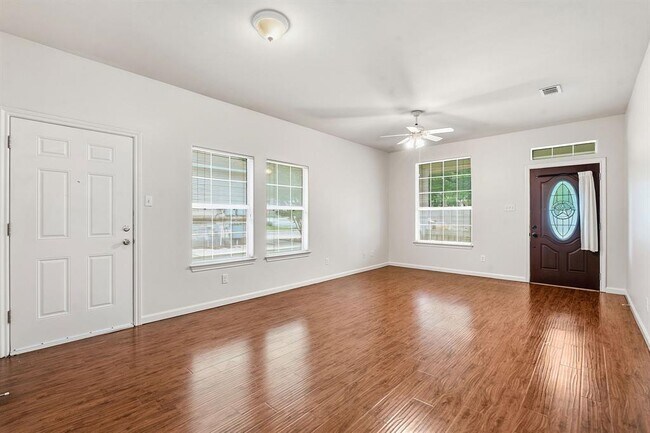 Photo - 2920 Thrushwood Dr