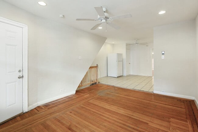 Building Photo - 2115 S 20th St Unit 1F