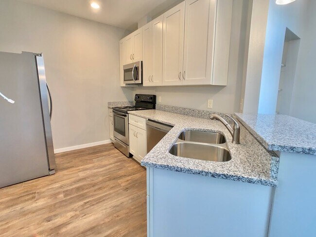 Photo - 207 E 4th St