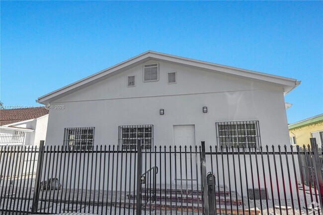 Building Photo - 1368 NW 28th St Rental