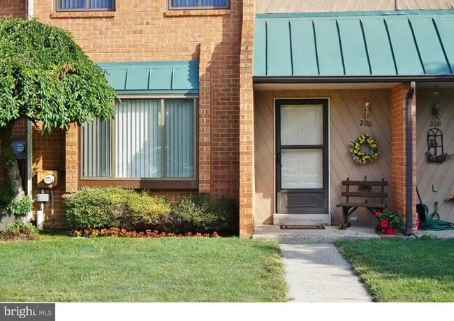 Photo - 206 S Snowdon Ct