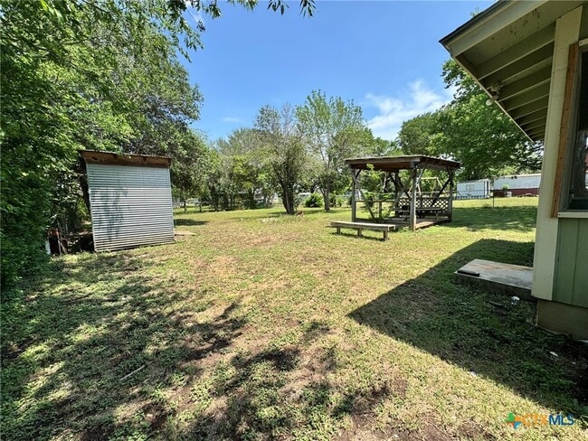 Building Photo - 615 Melrose St