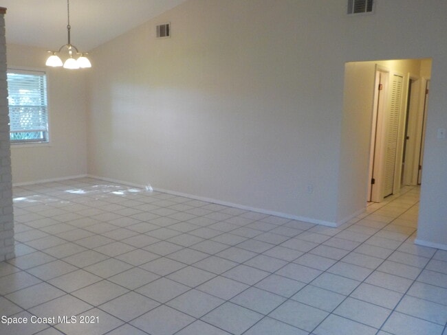 Photo - 520 Avondale Rd NE