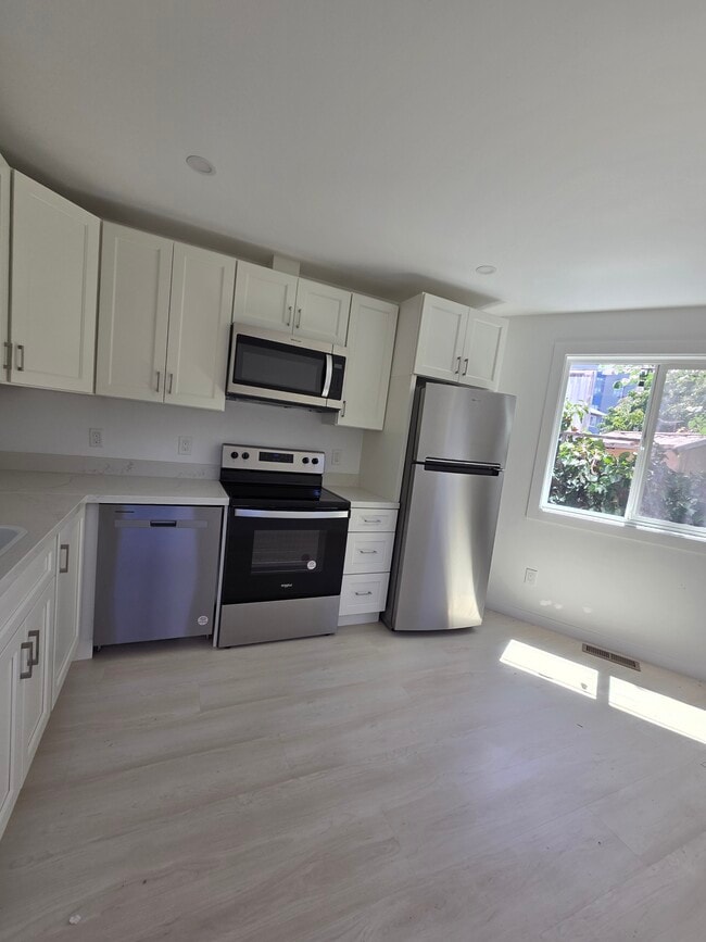 Building Photo - 1015 47th St Rental