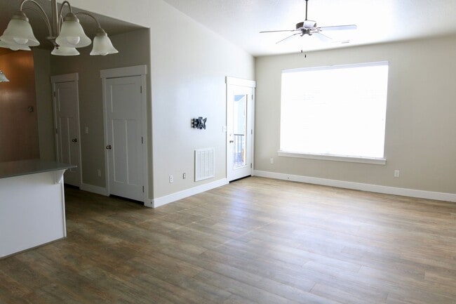 Photo - Lovely Top Level Condo For Rent