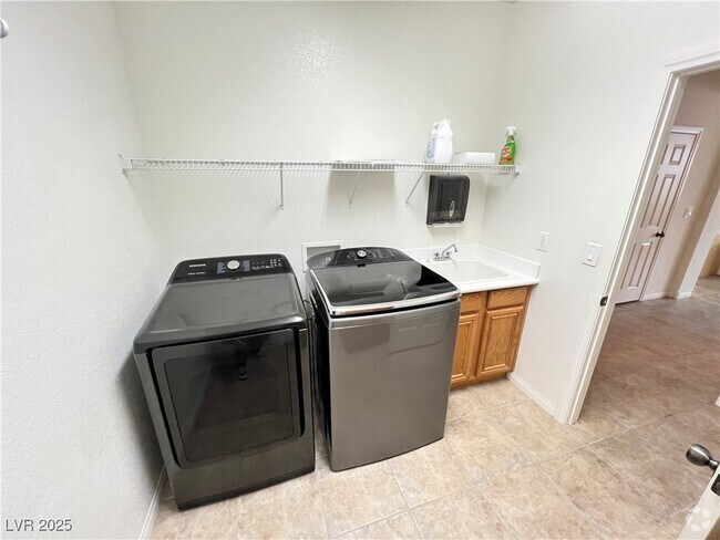 Building Photo - 742 Canary Wharf Dr Rental