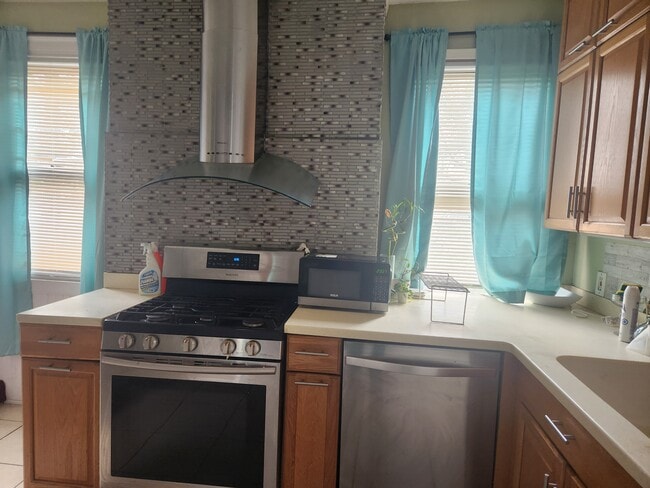 22 Manhattan Ave Unit 2