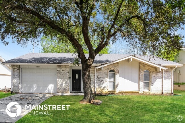 Building Photo - 1237 Hillwood Dr Rental