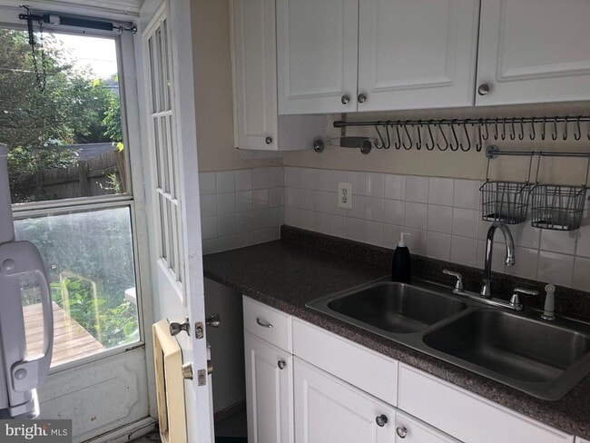 Photo - 310 S Veitch St