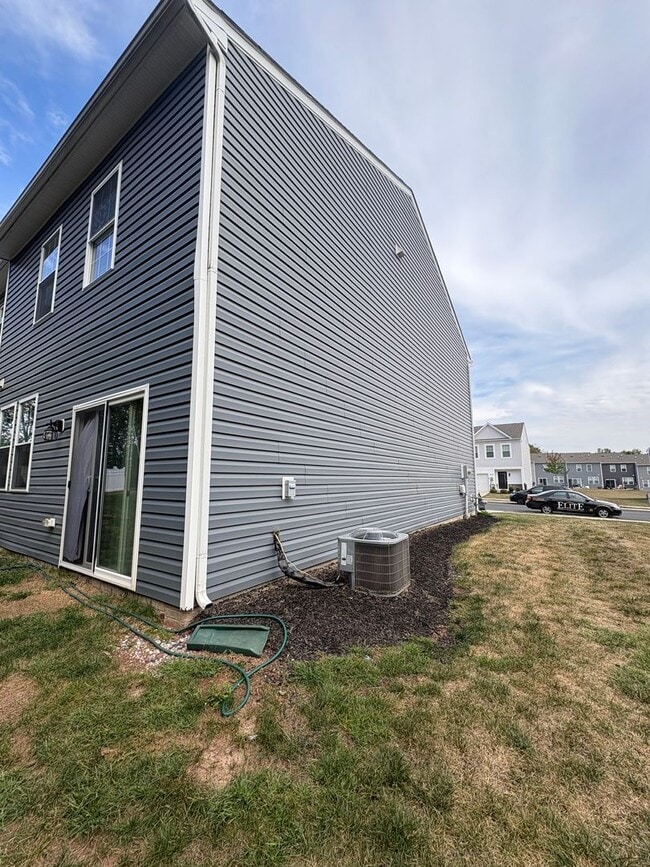 Photo - 3 Bedroom 2.5 Bath Townhouse Locust Run Northeastern SD