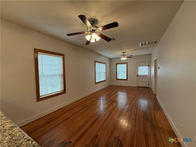 Photo - 257 E Garza St