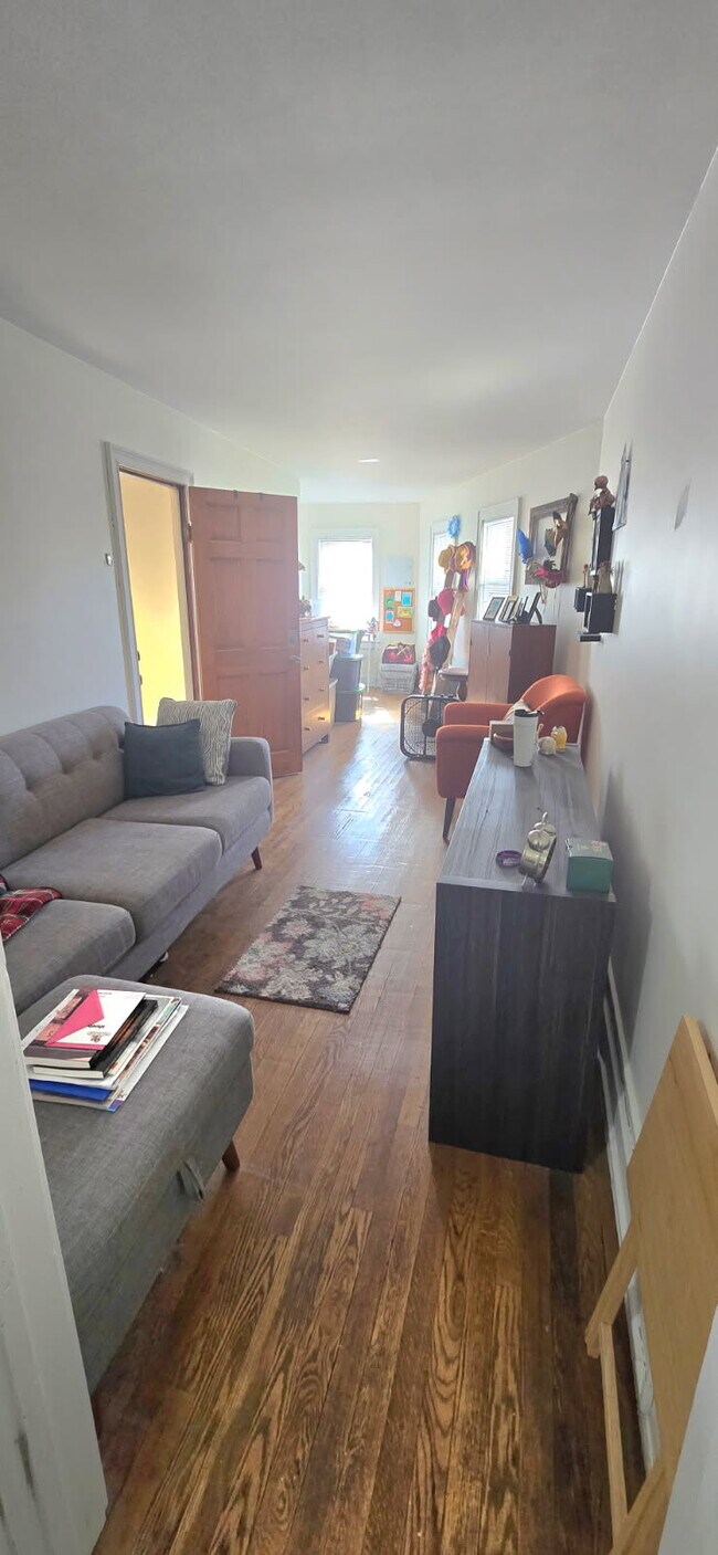 Building Photo - 573 Main St Unit 2