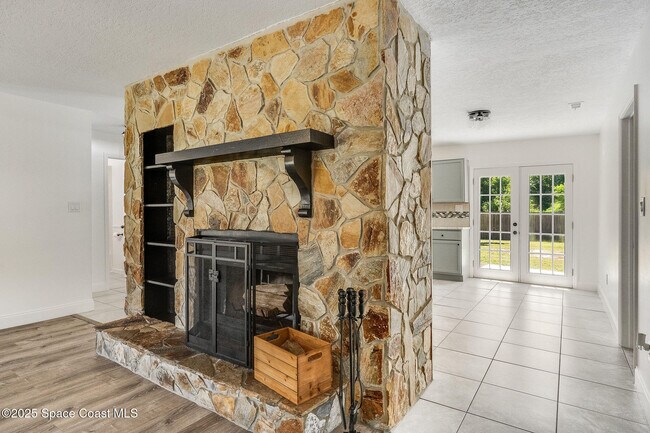 Photo - 287 Spring St