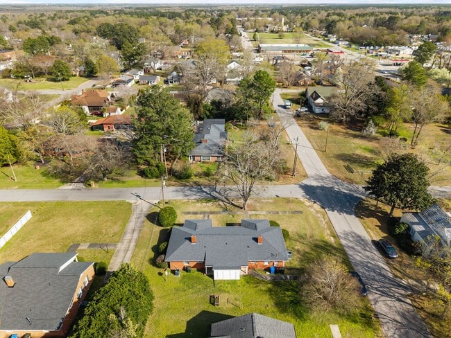 Building Photo - Duplex