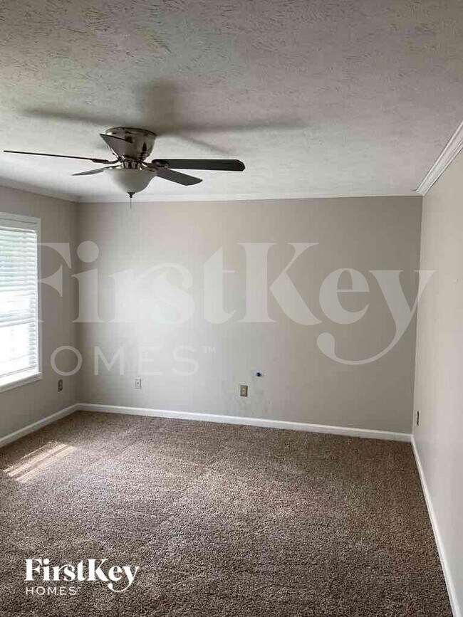 Photo - 962 Andover Dr