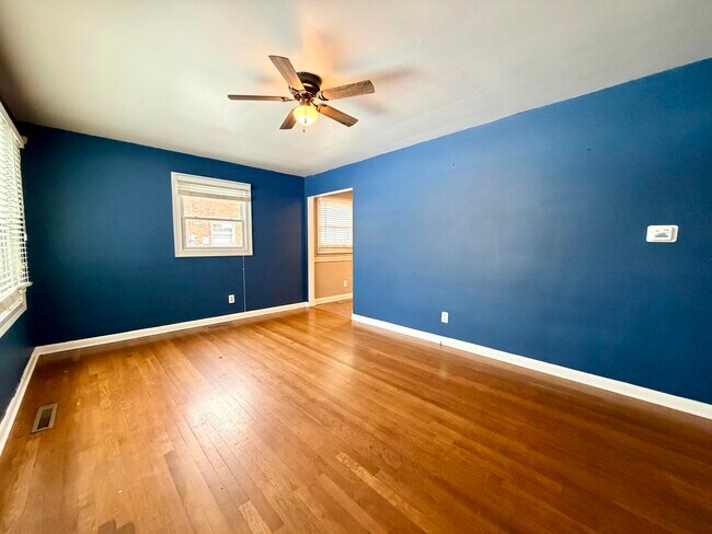 Photo - 1633 Lindy Ln