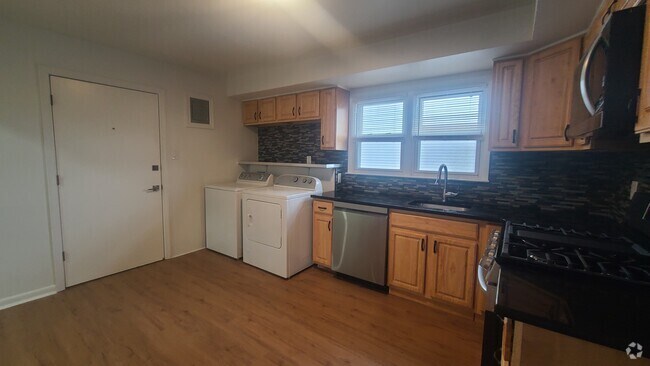 Building Photo - 589 Bramhall Ave Rental