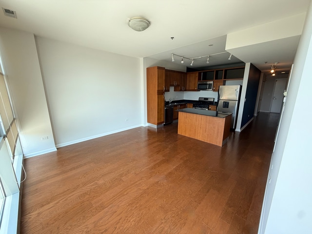 Building Photo - 225 S Sangamon St Unit 310
